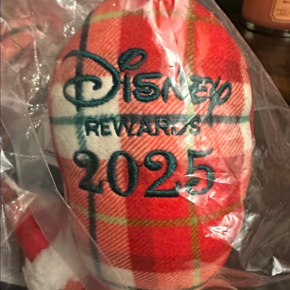 Plaid Mickey Mouse 2025 Disney Store Exclusive VISA Cardholder Holiday Plush - Picture 4 of 6